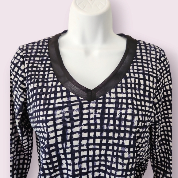PENDLETON | EUC White Blue Checkered V-Neck Top Size M - Picture 2 of 8